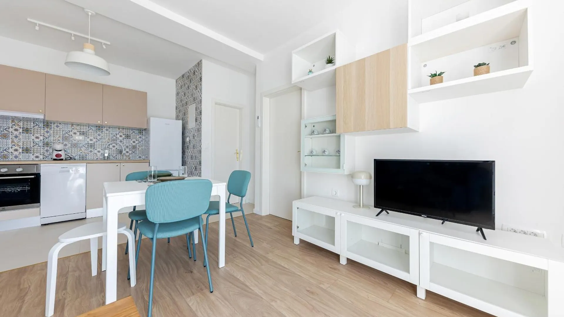 ספליט House Niko T With 6 Apartments 0*,