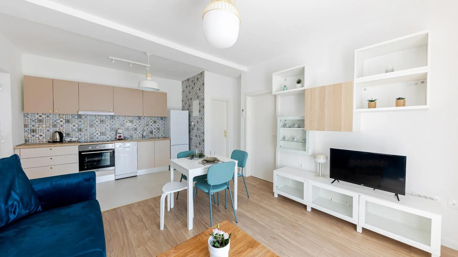 ספליט House Niko T With 6 Apartments