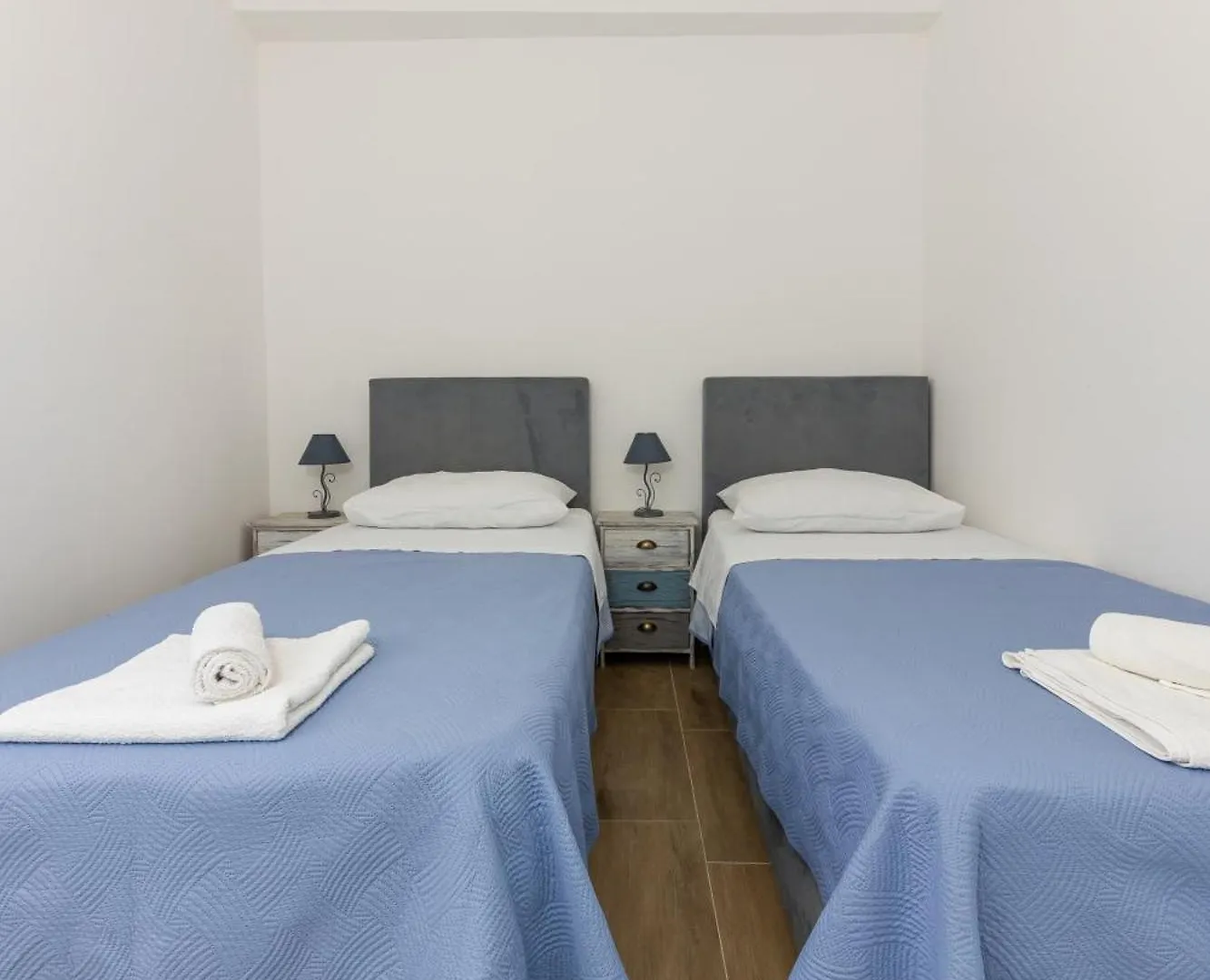 ספליט House Niko T With 6 Apartments