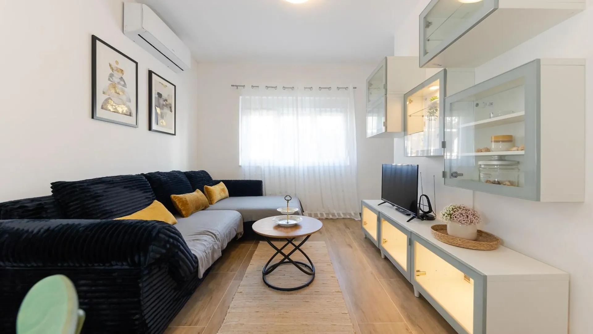 ספליט House Niko T With 6 Apartments 0*,  קרואטיה