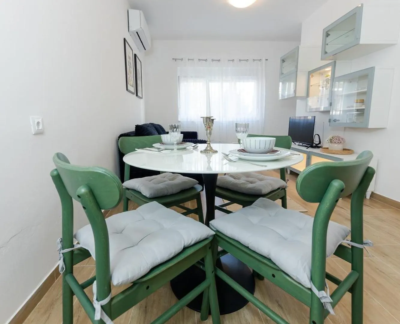 ספליט House Niko T With 6 Apartments