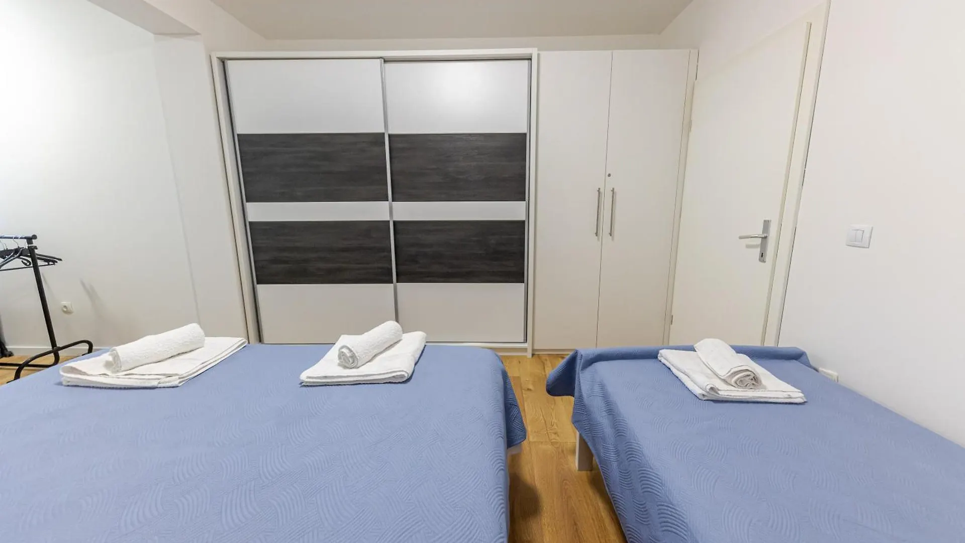 ספליט House Niko T With 6 Apartments