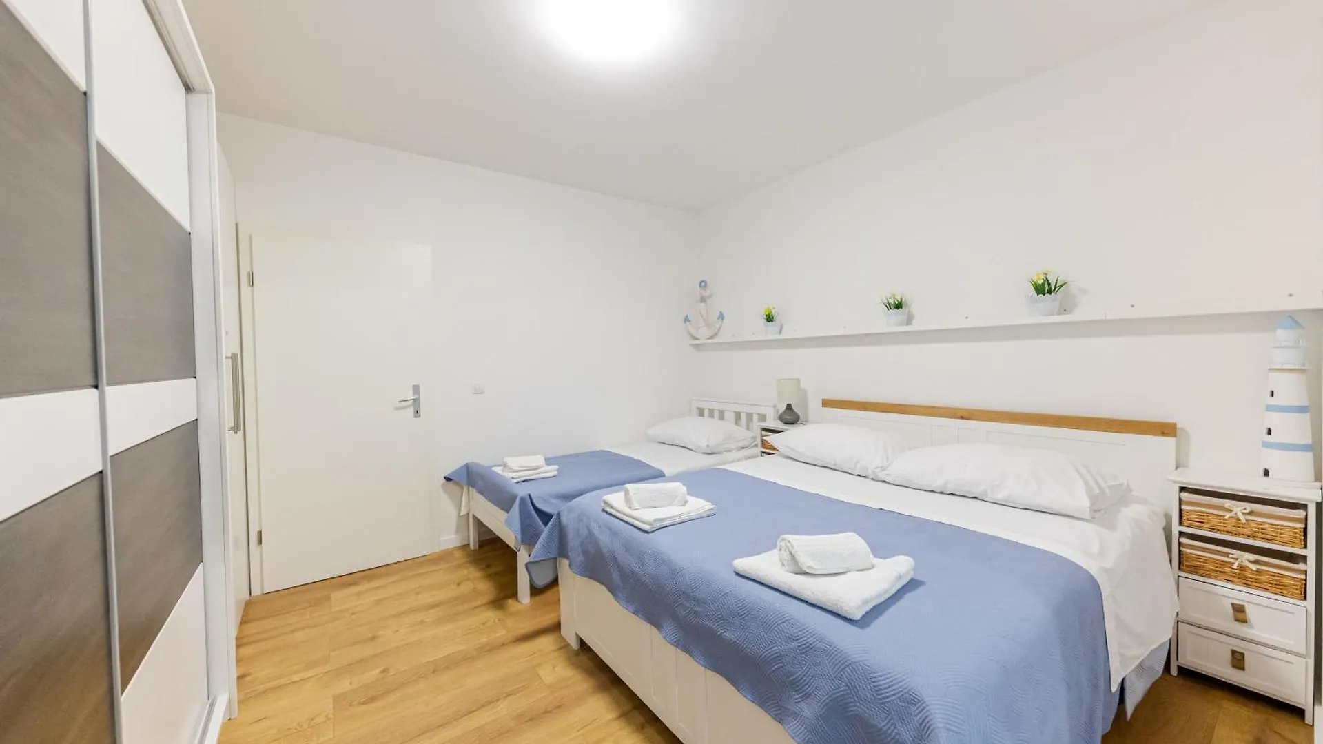 ספליט House Niko T With 6 Apartments