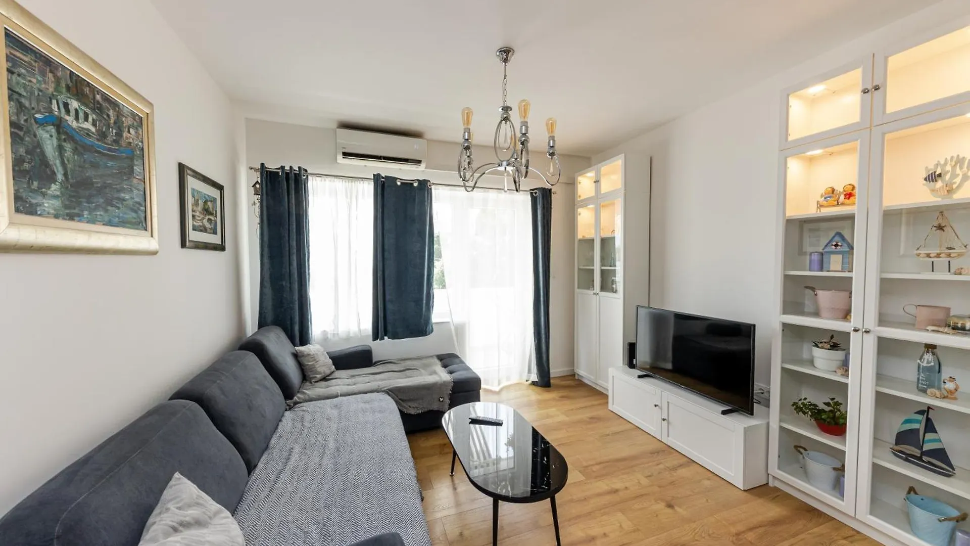 ספליט House Niko T With 6 Apartments