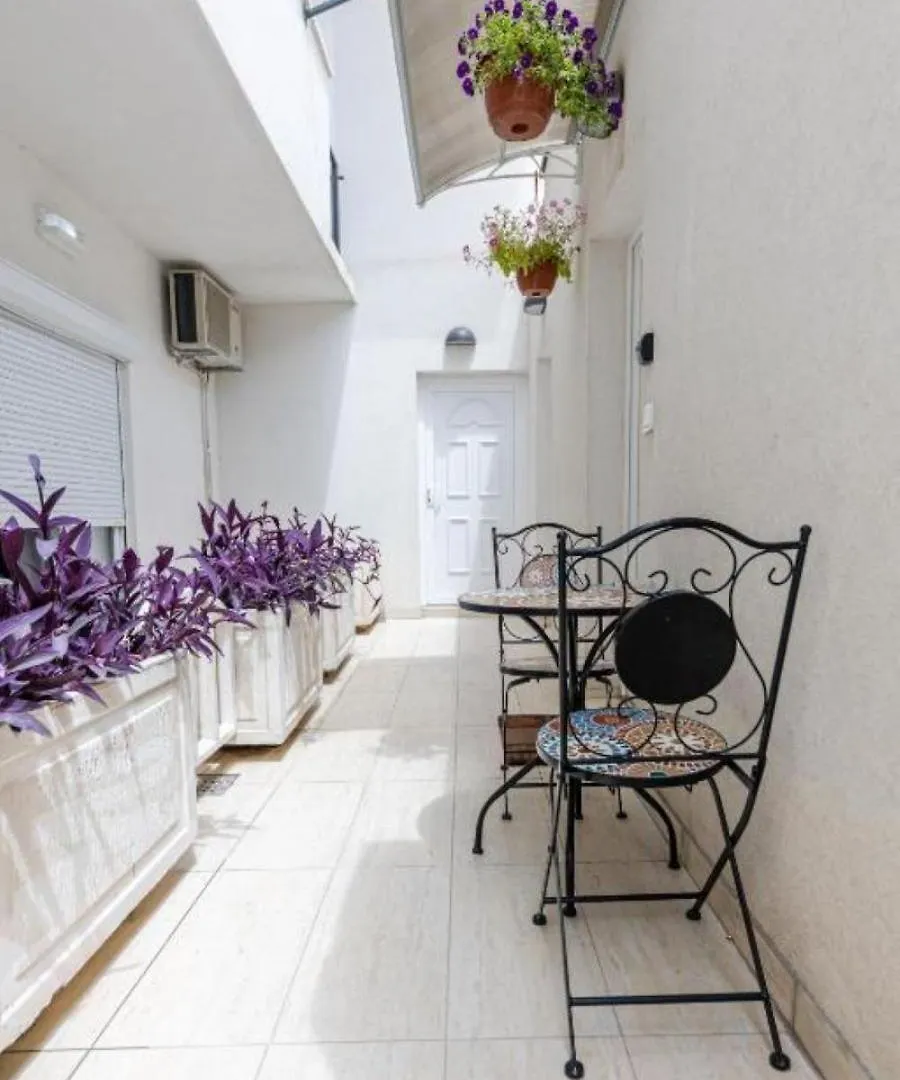 House Niko T With 6 Apartments Σπλιτ
