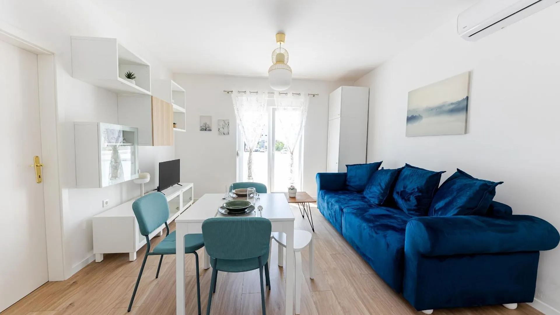 House Niko T With 6 Apartments Σπλιτ