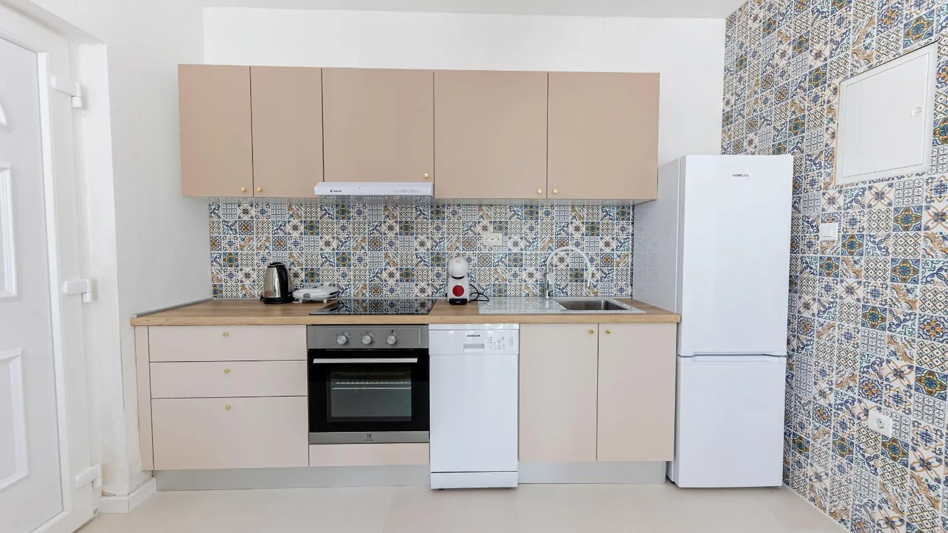 House Niko T With 6 Apartments Σπλιτ
