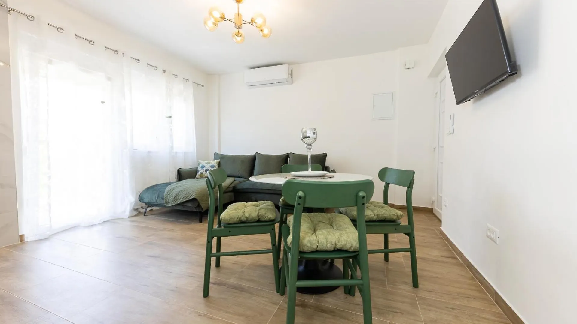 House Niko T With 6 Apartments Σπλιτ 0*,  Κροατία