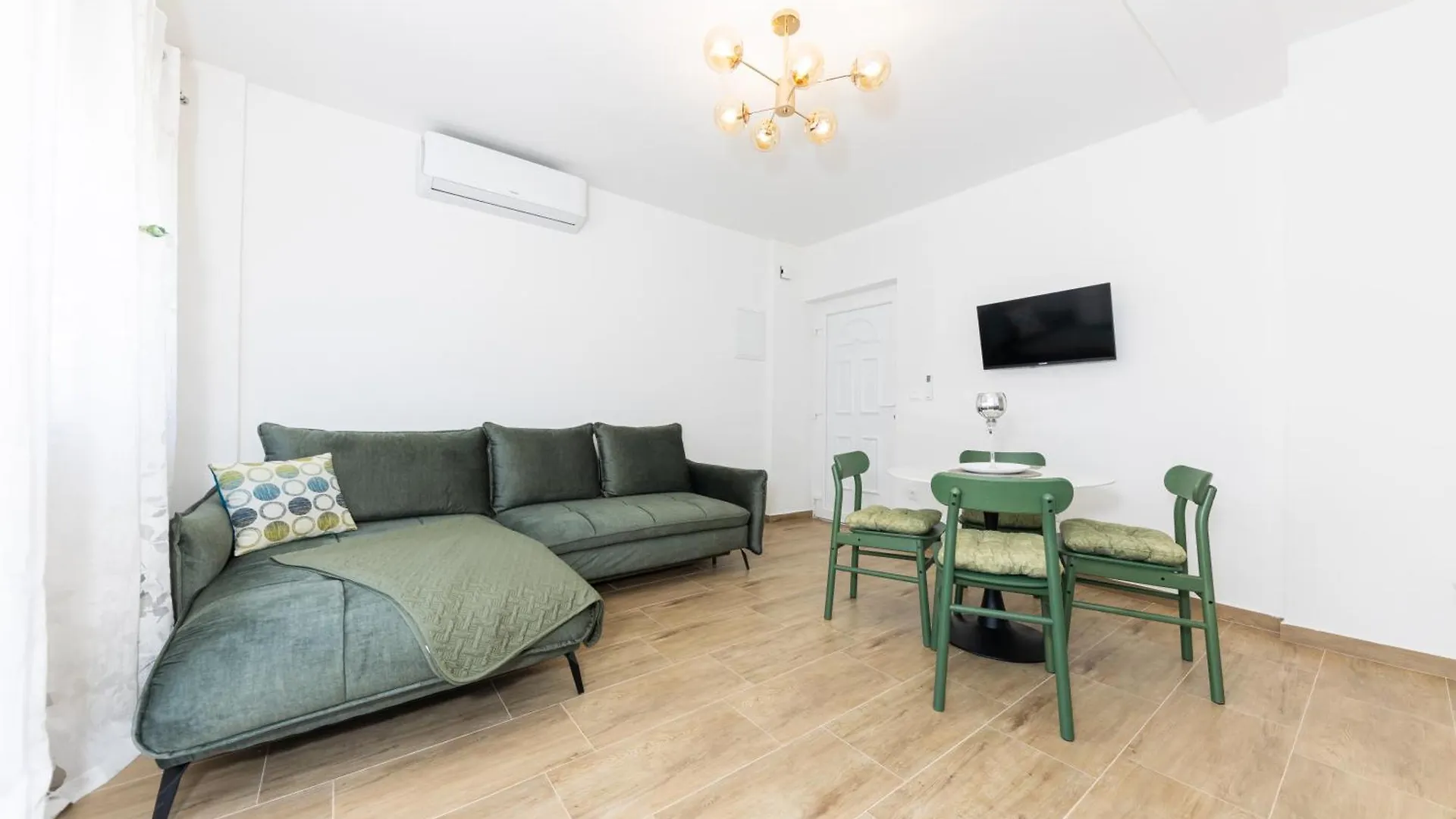 House Niko T With 6 Apartments Σπλιτ
