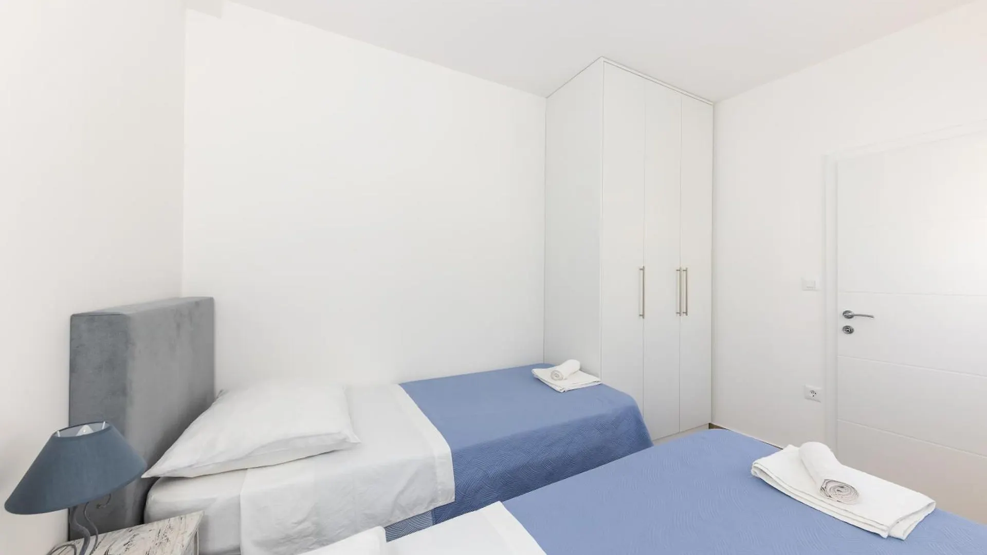 House Niko T With 6 Apartments Σπλιτ