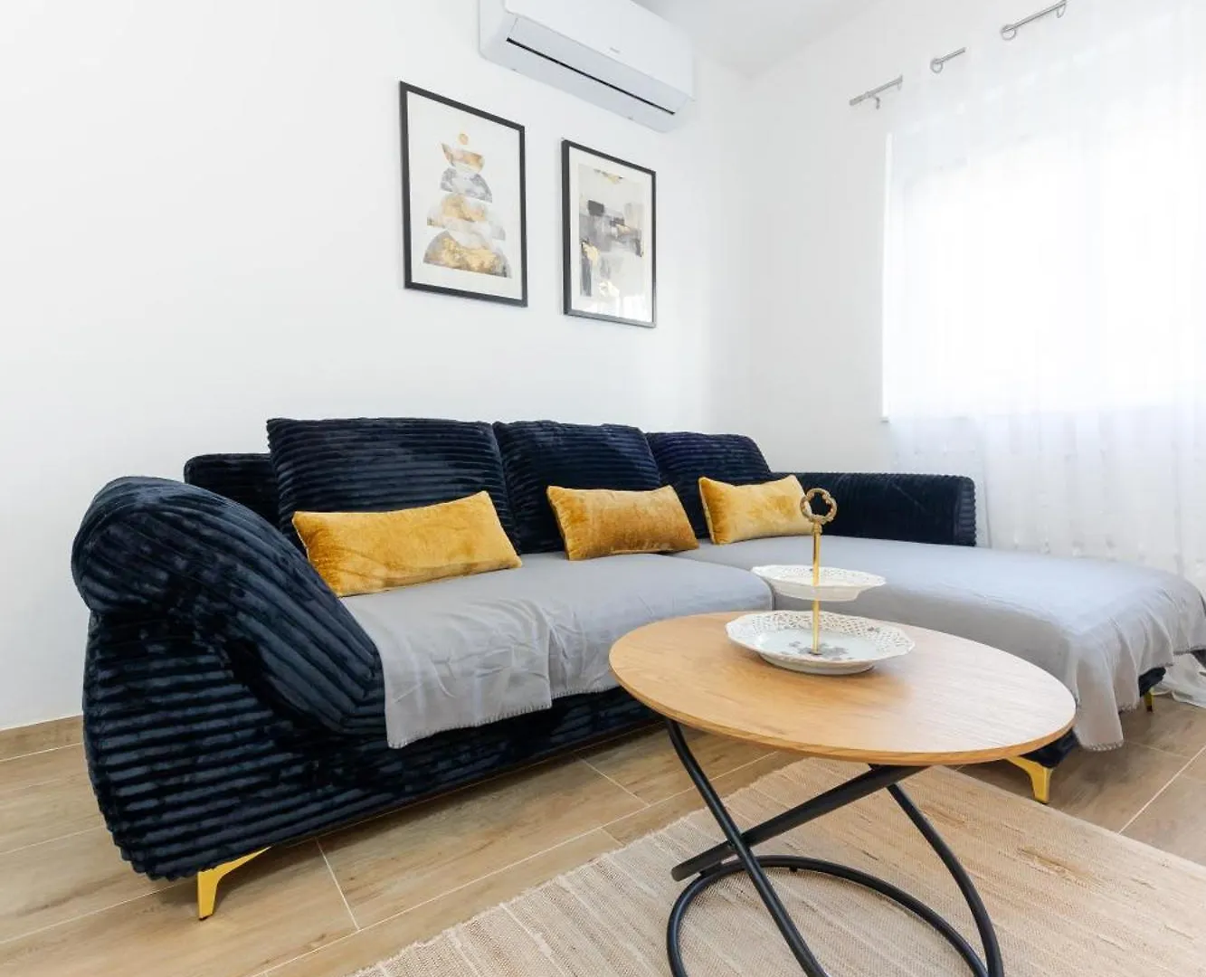 House Niko T With 6 Apartments Σπλιτ