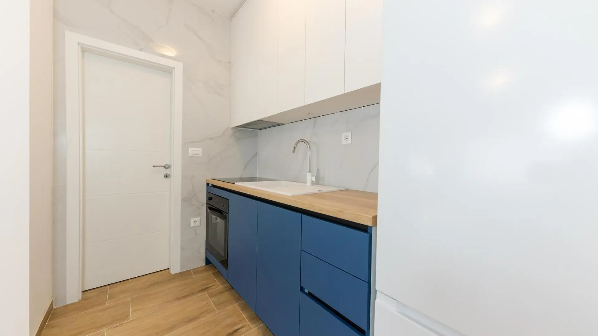 House Niko T With 6 Apartments Σπλιτ
